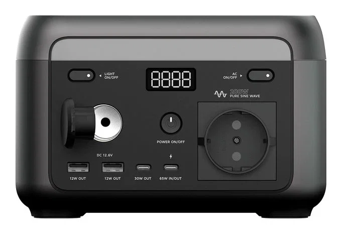 Xtorm XP2W200 Estación de energía portátil 200W, Batería LiFePo4 4000mAh 102.4Wh, Salida AC, 2 Puertos USB-A, Carga rápida 65W USB-C, Pantalla LCD, Peso 2kg