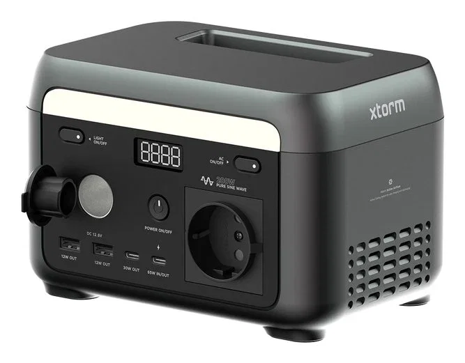 Xtorm XP2W200 Estación de energía portátil 200W, Batería LiFePo4 4000mAh 102.4Wh, Salida AC, 2 Puertos USB-A, Carga rápida 65W USB-C, Pantalla LCD, Peso 2kg