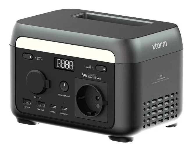 Xtorm XP2W200 Estación de energía portátil 200W, Batería LiFePo4 4000mAh 102.4Wh, Salida AC, 2 Puertos USB-A, Carga rápida 65W USB-C, Pantalla LCD, Peso 2kg