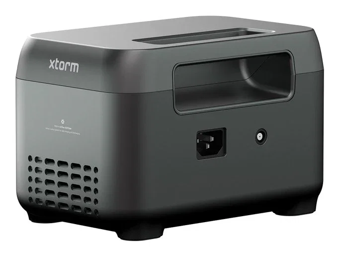 Xtorm XP2W200 Estación de energía portátil 200W, Batería LiFePo4 4000mAh 102.4Wh, Salida AC, 2 Puertos USB-A, Carga rápida 65W USB-C, Pantalla LCD, Peso 2kg