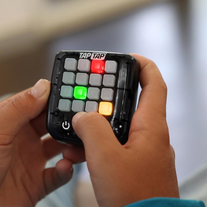 Bandai Tap Tap Juego Electrónico Educativo Portátil con 5 Juegos