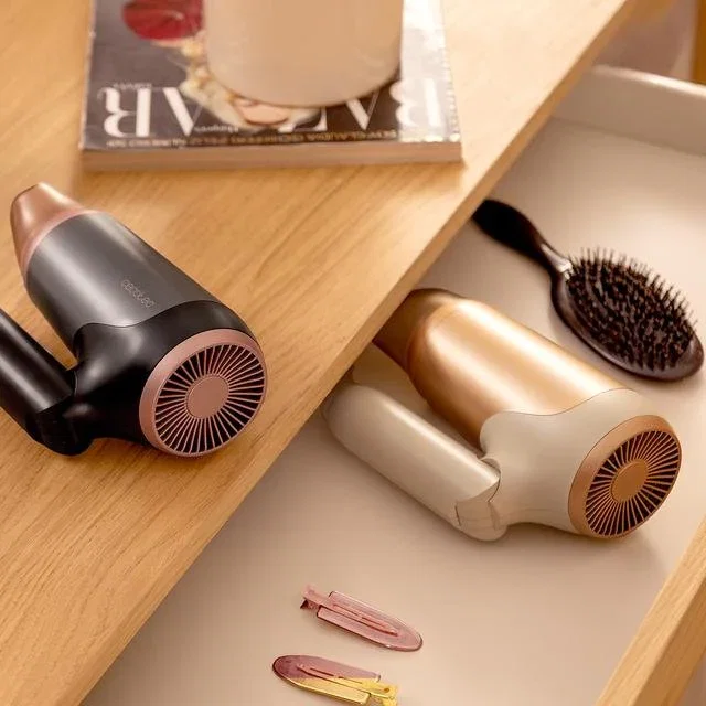 Cecotec Secador IoniCare Power&Go Heaven Champagne 2400 W, Plegable, Tecnología Iónica, Función Aire Frío, Color Champán, con Difusor y Bolsa de Transporte