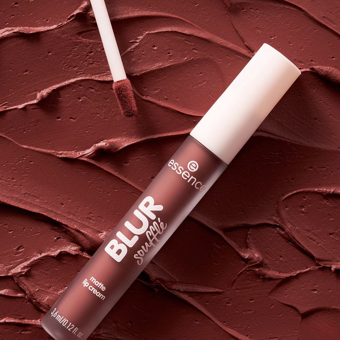 Essence BLUR SOUFFLÉ Labial Mate Cremoso #01-Deep Scroll 3.6 ml - Efecto Difuminado, Cobertura Intermedia