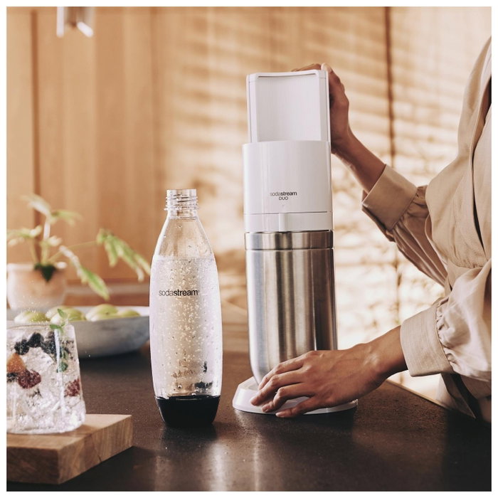 SodaStream Soda Maker DUO Blanco con vaso de vidrio y botella PET