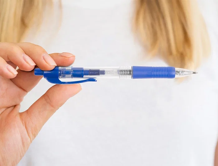 Q-connect Bolígrafo Retráctil con Sujeción de Caucho Tinta Aceite Azul Trazo 0,7 mm