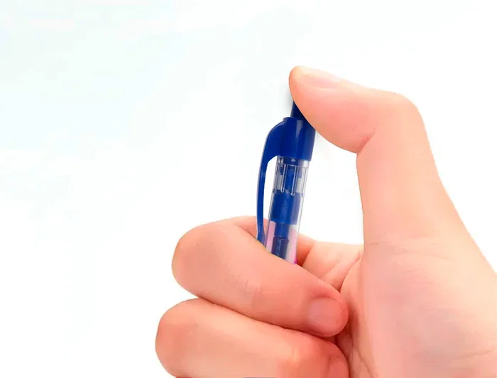 Q-connect Bolígrafo Retráctil con Sujeción de Caucho Tinta Aceite Azul Trazo 0,7 mm