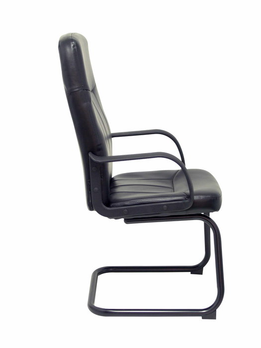 Silla Villa confidente tapizada con Similpiel color Negro. Brazos fijos