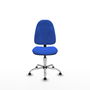 Silla de oficina Algarra con mecanismo Contacto permanente básico tapizada con Tela color Azul. Equipada con Base cromada, Sin brazosy Topes