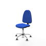 Silla de oficina Algarra con mecanismo Contacto permanente básico tapizada con Tela color Azul. Equipada con Base cromada, Sin brazosy Topes