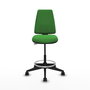 Taburete Elche con mecanismo Contacto permanente básico tapizada con Tela color Verde. Equipado con Base piramidal negra, Sin brazos y Ruedas 65mm nailon