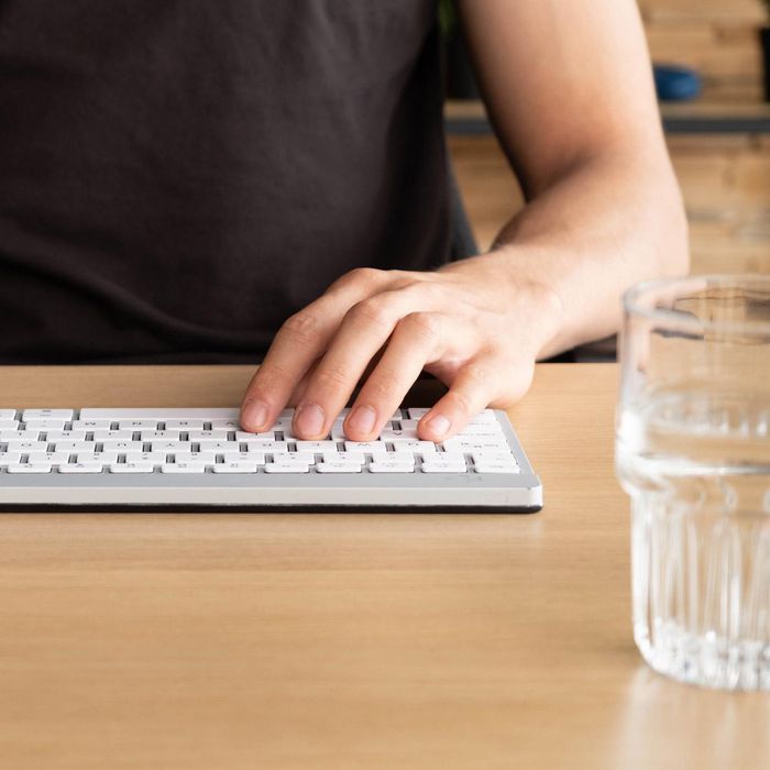 R-Go Tools Teclado Ergonómico Compact Break QWERTZ (DE) Bluetooth Blanco con Software de Pausas y Diseño Ultrafino