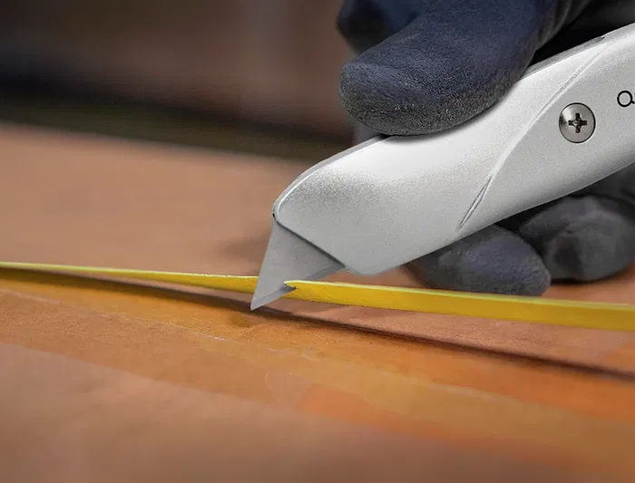 Q-connect XD-53 Cúter Metálico Ancho Retráctil con Bloqueo, Cuchilla 18 mm, 1 Unidad