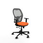 Silla de oficina Jorquera con mecanismo Sincro/Traslack tapizada con Tela color Naranja y malla color Gris. Equipada con lumbar 1D, Brazos 1D y Ruedas 65mm nailon