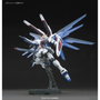 BANDAI HOBBY HGCE 1/144 Freedom Gundam Maqueta – Mobile Suit Gundam SEED – Kira Yamato – High Grade Cosmic Era