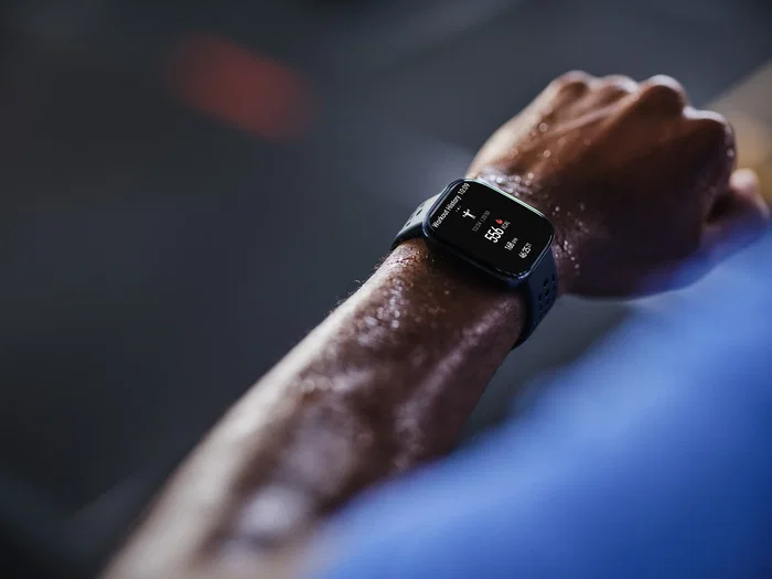 Amazfit Bip 6 Black con pantalla AMOLED de 1.97 pulgadas