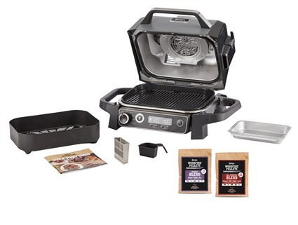 Ninja OG701EU Barbacoa Eléctrica de Exterior con Ahumador y Freidora de Aire, Sabor a Leña 100% Auténtico, Resistente a la Intemperie