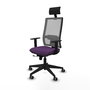 Silla de oficina Horna con mecanismo Sincro/Traslack tapizada con Tela color Morado y malla color Gris. Equipada con lumbar 1D, Brazos 1D, Cabecero Fijo y Ruedas 65 mm parqué