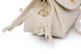 Lucky Bees Bolsa de Hombro Ava Cream, Cuero de Polivinilo, 22x11x12 cm, 3 Bolsillos Interiores, Color Crema