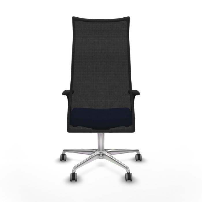 Sillón Albacete con mecanismo Sincro tapizada con Tela color Azul y malla color Negro. Equipado con Base aluminio, Brazos 1D y Ruedas 65 mm parqué