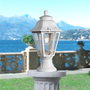 Fumagalli Farol Sobremuro Mikrolot/Anna, Blanco con Cristal Transparente, Resina UV, IP55, Casquillo E27 (Máx. 23W), Ø220 x 385 mm, Bombilla no Incluida