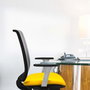 PIQUERAS Y CRESPO Alares Silla de oficina sincro con malla negra y asiento amarillo