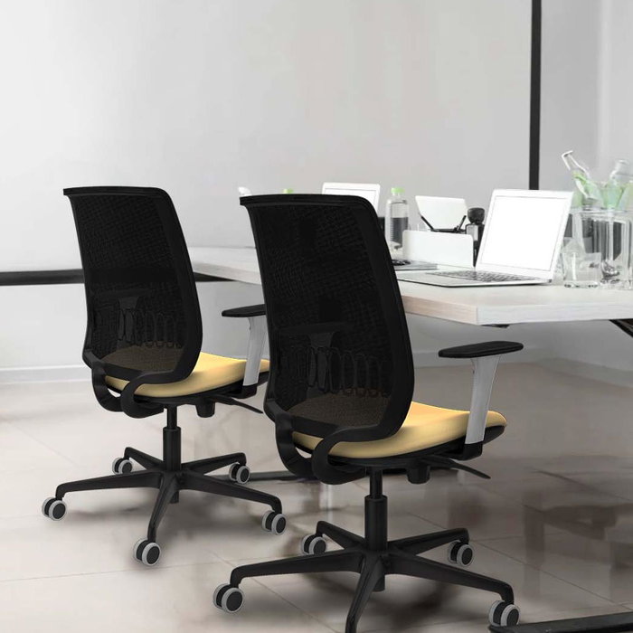 PIQUERAS Y CRESPO Alares Silla de oficina sincro con malla negra y asiento amarillo