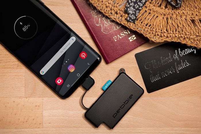 Veho Pebble Pokket 1000mAh micro size keyring Power Bank - Black Veho Pebble Pokket 1000mAh micro size keyring Power Bank - Black