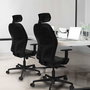 Silla de oficina Jorquera con mecanismo Sincro tapizada con Tela color Azul. Equipada con lumbar 1D, Brazos 1D, Cabecero 2D y Ruedas 65mm nailon