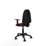Silla de oficina Aýna con mecanismo Contacto permanente básico tapizada con Similpiel color Granate. Equipada con Base poliamida negra, Brazos 1D y Ruedas de parqué