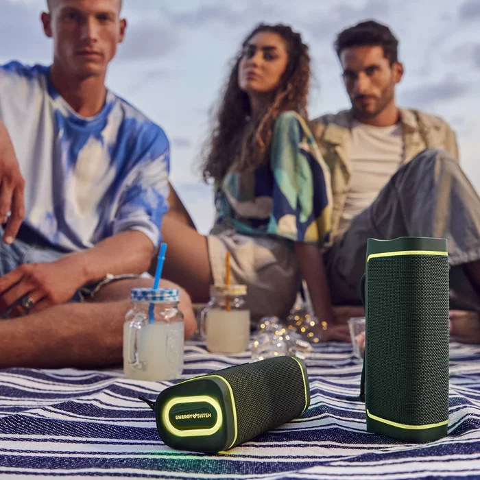 Energy Sistem Yume ECO Altavoz Bluetooth Portátil IPX6 15W, Plástico 100% Reciclado, LED RGB, TWS, Bluetooth 5.3, USB/MicroSD, 12h Batería, Color Verde y Amarillo