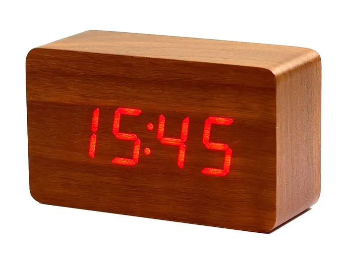 Q-connect Reloj de Sobremesa Digital con Acabado en Madera y Luz Roja 100x40x60mm