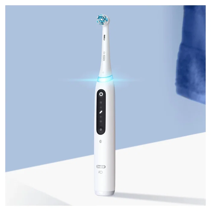 Oral-B Cepillo de dientes eléctrico iO Series 5 con 5 modos de limpieza, sensor de presión y color blanco