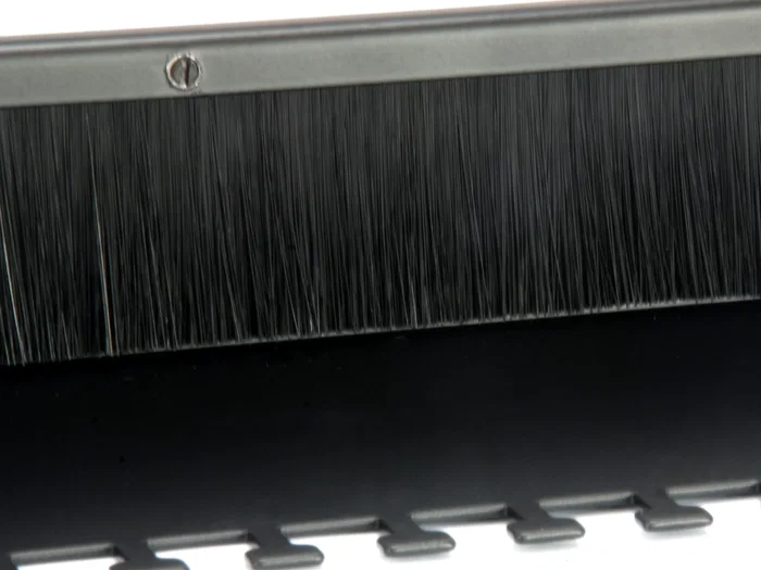 Equip 327413 Panel de Administración de Cables con Cepillo, Montaje en Rack 19", Negro, 1U, Certificado CE/RoHS