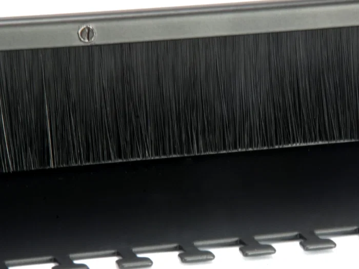 EQUIP Panel pasacables con cepillo 19 pulg. 1U Negro