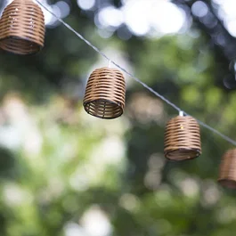 Lumisky LUM3760093546270 Guirnalda de Luces Solares para Exteriores Formentera con 10 LEDs, Pantallas de Ratán, Luz Blanco Cálido, 3.8 Metros