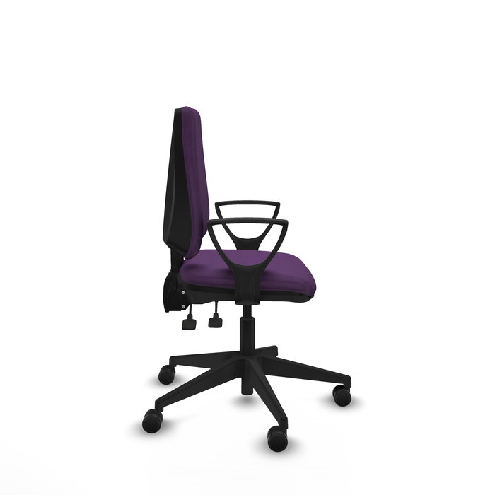 Silla de oficina Elche con mecanismo Asincro tapizada con Tela color Morado. Equipada con Base piramidal negra, Brazos fijos y Ruedas 65mm nailon Silla de oficina Elche con mecanismo Asincro tapizada con Tela color Morado. Equipada con Base piramidal negra, Brazos fijos y Ruedas 65mm nailon