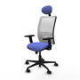Silla de oficina Zulema con mecanismo Sincro tapizada con Tela color Azul claro y malla color Blanco. Equipada con lumbar 1D, Brazos 2D, Cabecero Fijo y Ruedas 65mm nailon