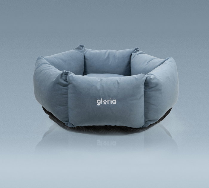 Gloria Cuna Hexagonal Hondarribia 75x75 cm Azul, con relleno de fibra poliéster reciclado, base antideslizante y lavable a máquina.