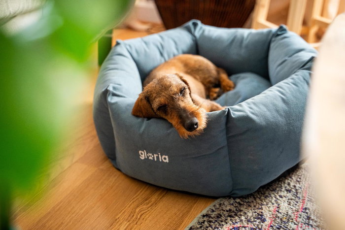 Gloria Cuna Hexagonal Hondarribia 75x75 cm Azul, con relleno de fibra poliéster reciclado, base antideslizante y lavable a máquina.