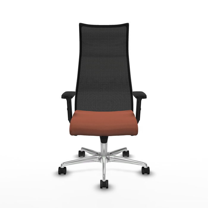 Sillón Albacete con mecanismo Sincro tapizada con Tela color Marrón y malla color Negro. Equipado con Base aluminio, Brazos 2D y Ruedas 65mm nailon