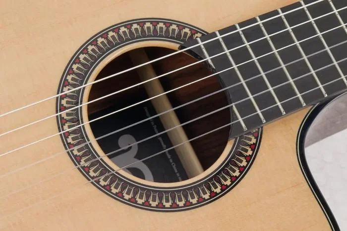PLEYEL Guitarra Clásica Cutway Electrificada 4/4 P800Ce - Guitarra Clásica con Preamplificador Korg y Tapa de Abeto Macizo
