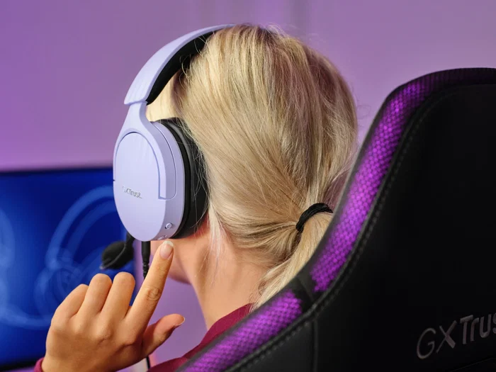 Trust Auriculares Gaming GXT 489 Fayzo con Sonido 7.1, Micrófono Desmontable, Iluminación RGB, Color Negro/Púrpura, Conexión 3.5 mm