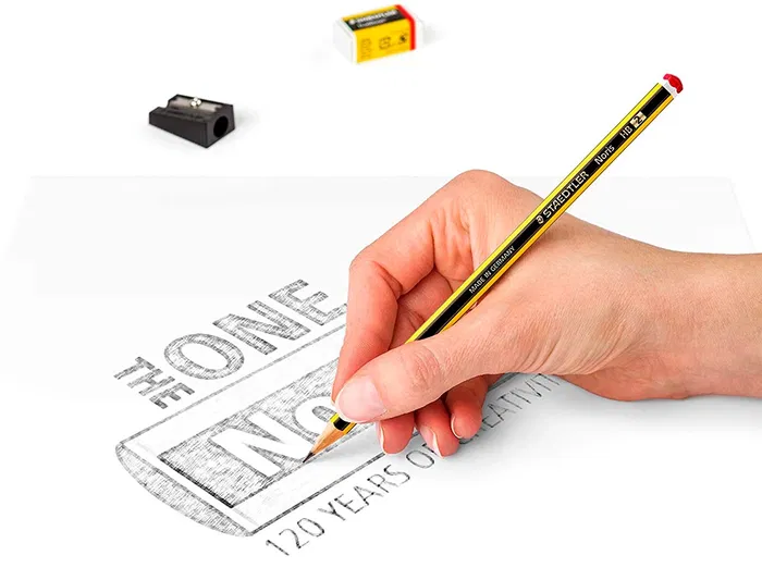 Staedtler Expositor Sobremesa Noris 120 Feliz Aniversario, 152 Unidades Surtidas, 383x382x250 mm