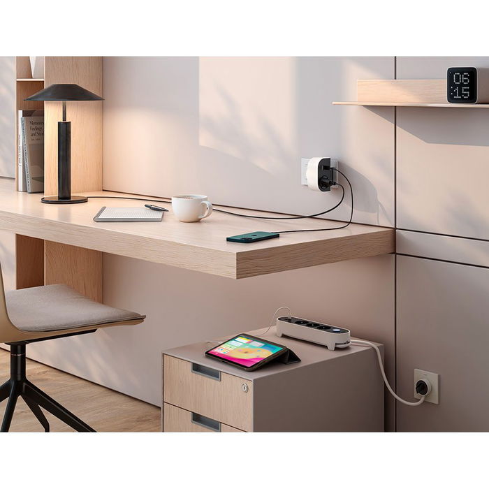 Simon Adaptador Giratorio 180° con 1 Toma Schuko y 2 USB (A+C) Carga Rápida 30W, 16A 250V