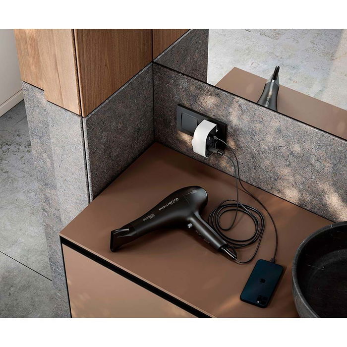 Simon Adaptador Giratorio 180° con 1 Toma Schuko y 2 USB (A+C) Carga Rápida 30W, 16A 250V