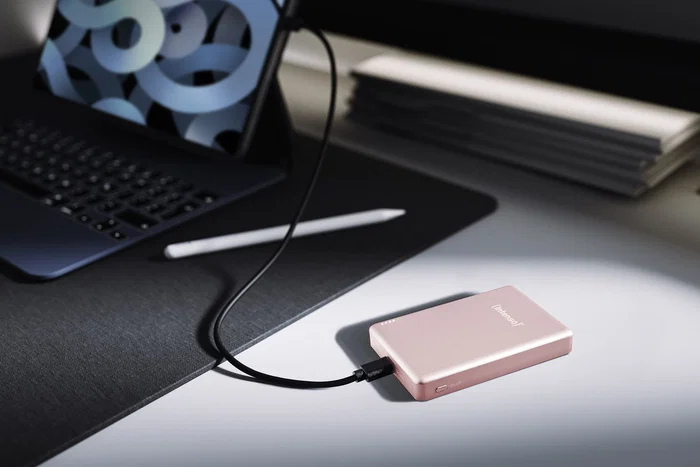 Intenso MW10000 Power Bank 10000 mAh con Carga Inalámbrica MagSafe 15W y USB-C PD 20W, Compatible con iPhone y Android, Color Rosa