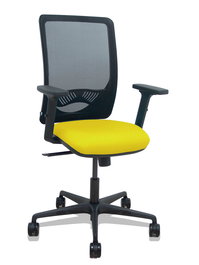 Silla de oficina Zulema con mecanismo Sincro tapizada con Tela color Amarillo y malla color Negro. Equipada con lumbar 1D, Brazos 2D y Ruedas 65mm nailon