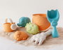 KioKids Set Cubo de Playa con Molde Animales para Niños +18 Meses - Paleta, Rastrillo, Regadera, 6 Piezas