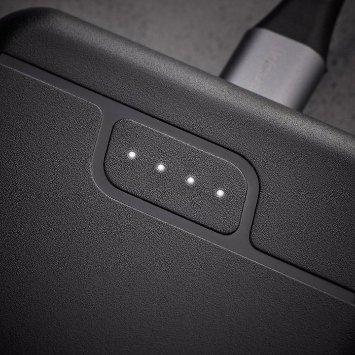 Intenso B10000 Power Bank Batería Externa 10000 mAh Polímero de Litio Negro con 1x USB-C y 2x USB-A, Indicador LED, Probada en Alemania