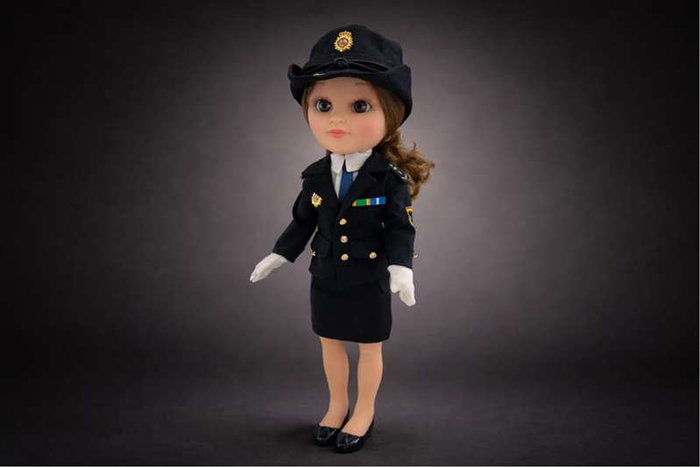 Berjuan Muñeca Gala Oficial de la Policía Nacional 44 cm, idiomas caja e instrucciones: español, inglés, portugués, francés